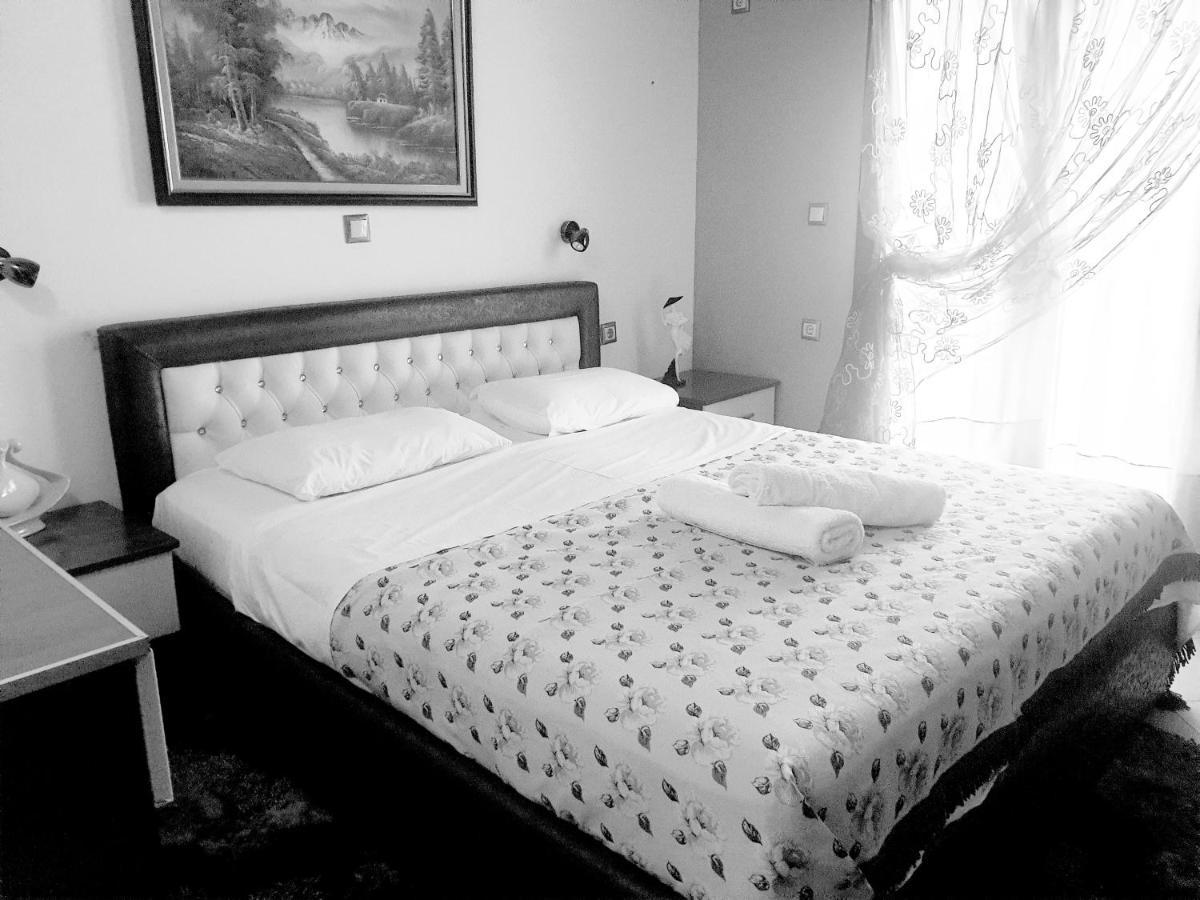 Apartment Rina Sarandë Buitenkant foto